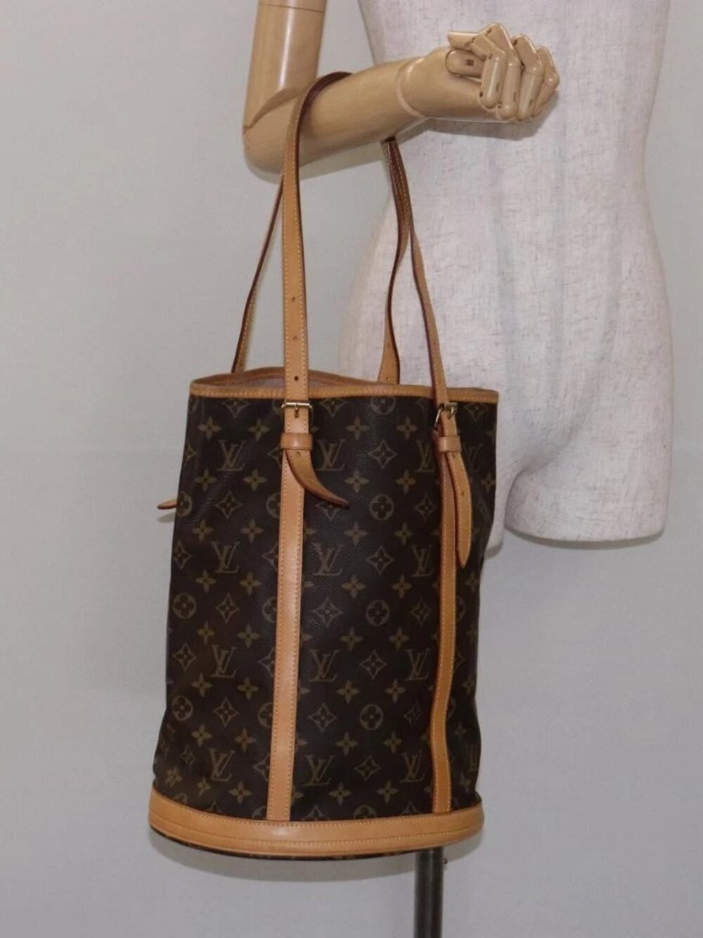 LOUIS VUITTON Monogram Bucket GM Shoulder Bag M42236 LV Auth